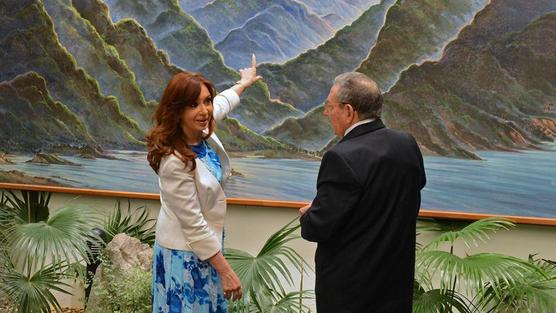 Cristina Fernández de Kirchner con Raúl Castro