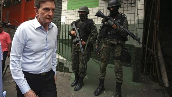 Marcelo Crivella ofendió a 45.000 policias
