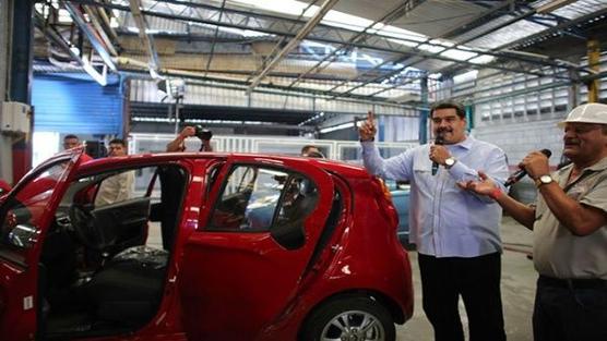 Maduro impulsa la industria automotriz