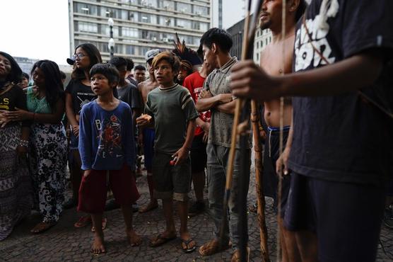 Indígenas fuera de la alcaldía de Sao Paulo durante una manifestación el miércoles  pasado