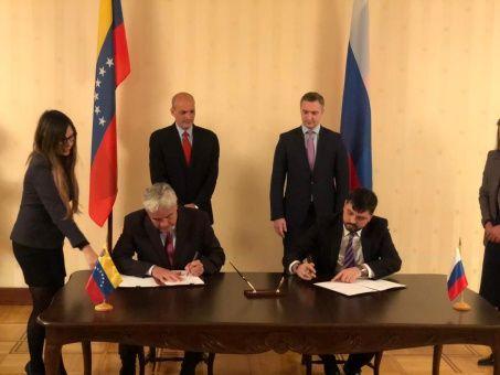 Firma de los acuerdos en Moscú