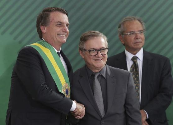 Bolsonaro y el ahora ex ministro Ricardo Vélez Rodriguez