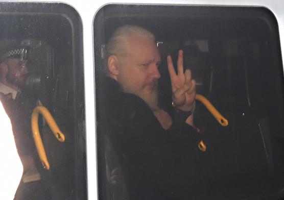 Assange cuando quedó detenido