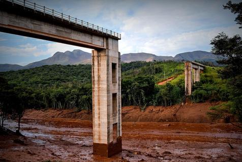 Ruptura de un dique en Brumadinho (foto: ANSA)