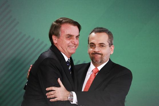 Bolsonaro y su ministro de Educación Abraham Weintraub