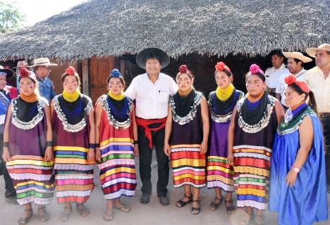 Morales con indígenas de la comunidad Tentayapi