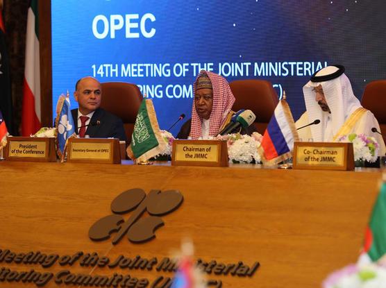 Manuel Quevedo en la mesa de conducción de la OPEP