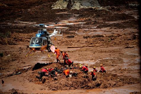 Rescate tras el desastre del dique Brumadinho en Brasil (foto: ANSA)