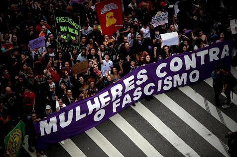 Protestas de mujeres contra Bolsonaro en Brasil (foto: ANSA)