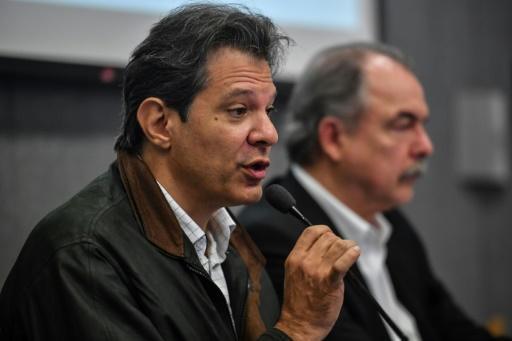 El exministro brasileñó de Medio Ambiente Fernando Haddad, habla en Universidad de Sao Paulo, ayer