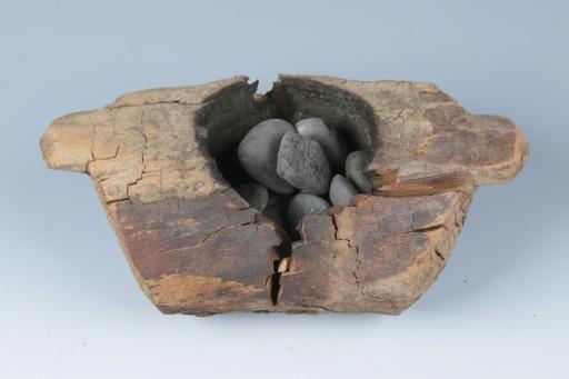 Cuenco de madera hallado en Xinjiang, que sirivió para quemar cannabis hace 2.500 años