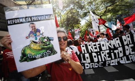 Protestas y movilizaciones en medio de la huelga contra el presidente Jair Bolsonaro (foto: ANSA)