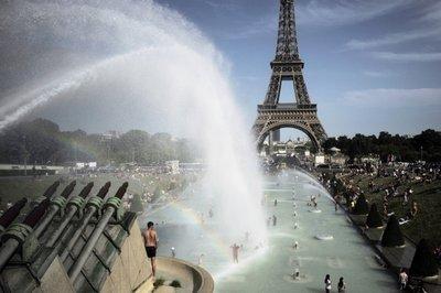 El calor intenso obliga a un chapuzón en Paris