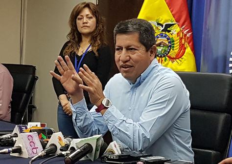 El ministro de Hidrocarburos, Luis Alberto Sánchez, en rueda de prensa