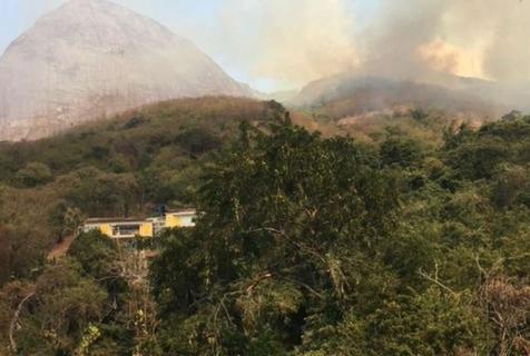Incendio en la Reserva Florestal Grajaú (foto: Ansa)