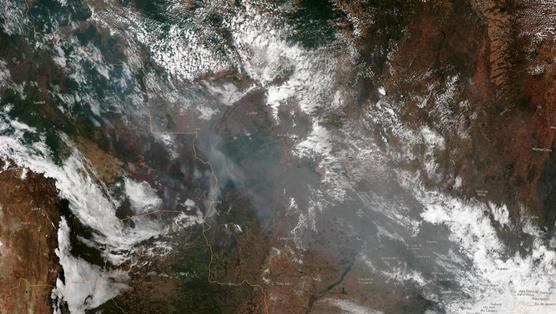 Imagen satélite muestra el humo de varios incendios en los estados brasileños de Amazonas de Mato Grosso y de Rondonia.