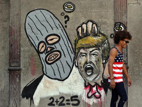 Un graffiti contra Donald Trump en una calle de La Habana (foto: ANSA)