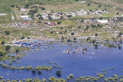 Areas sumergidas por las inundaciones entre Bor y Pibor, vistas desde el aire, en Sudán del Sur