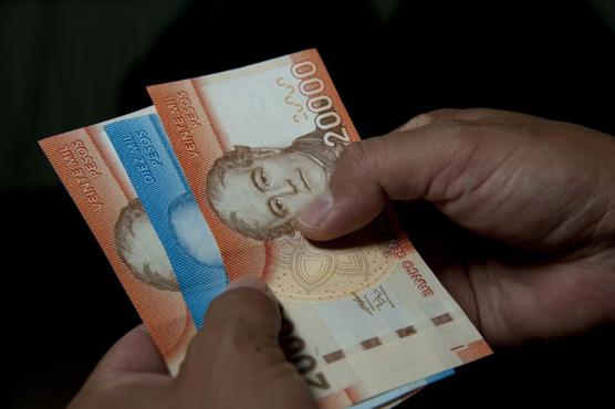 El peso chileno se depreció 1,5% este miércoles hasta las 794,97 unidades por dólar en el mercado cambiario