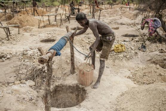 Una mina ilegal de zafiros a las afueras de Sakaraha, en Madagascar