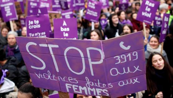Miles  personas se manifestaron en las calles de París para denunciar las violencias contra las mujeres, el sabado en Paris