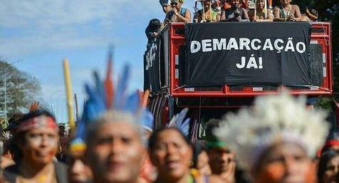 Protesta de indígenas brasileños. (foto: Ansa)