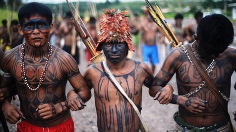 Indígenas amazónicos de la etnia Mundurucu (foto: Ansa)