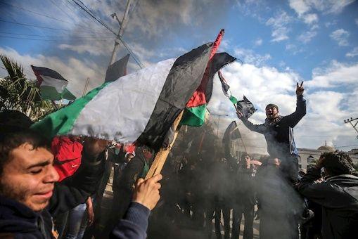 Miembros del Ejército de Israel reprimieron este viernes la protesta que realizan los palestinos