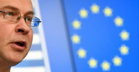 El vicepresidente de la Comisión Europea Valdis Dombrovskis informa sobre la reunión del Consejo del Ecofin ayer en Bruselas
