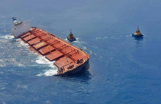 El buque surcoreano"MV Stellar Banner", encallado en un banco de arena a 100 km de la costa noreste de Brasil