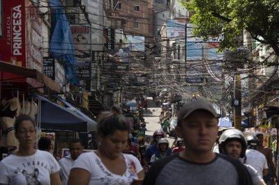 Calles de la favela Rocinha, en Río de Janeiro, Brasil