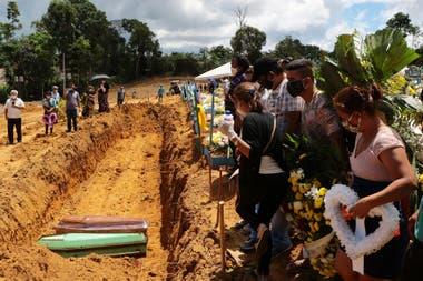 Colapsan los cementerios de Manaos en Brasil