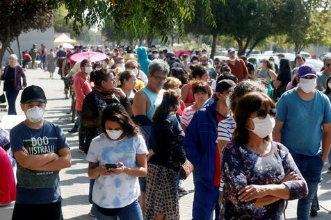 En Chile se disparan los contagios diarios (foto: EPA)