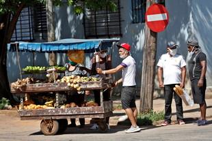 Verdulero ambulante en La Habana