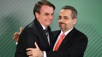 Bolsonaro y Abraham Weintraub a los abrazos