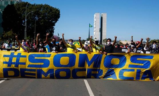 Somos democracia movilizados en Brasilian