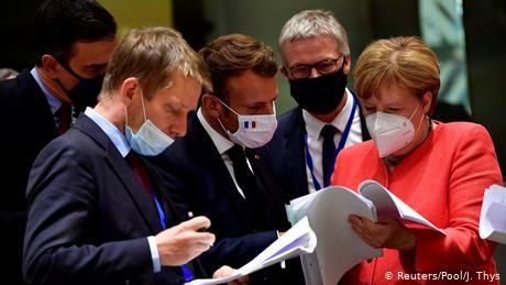La canciller alemana, el presidente francés, el de España y otros líderes revisan los últimos detalles del acuerdo logrado 