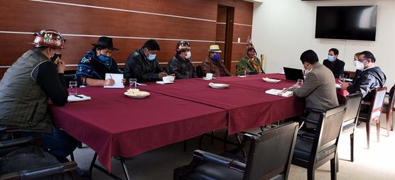 Reunión  entre el TSE y organizaciones en La Paz ayer