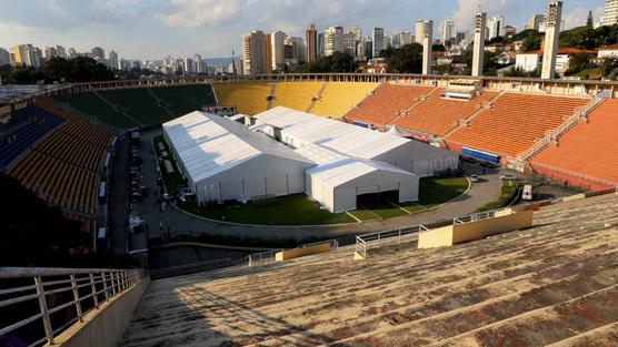 El hospiital de campaña instalado en el estadio Pacaembú de Sao Paulo