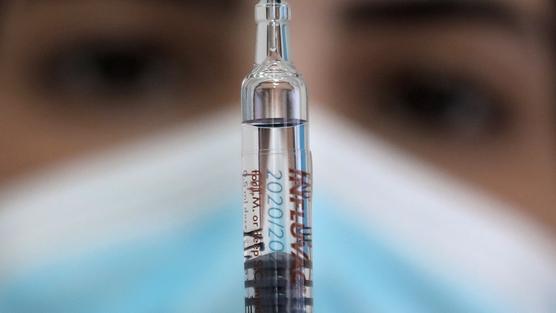 El infectólogo Eduardo López confía que para marzo va a haber vacuna disponible.
