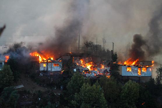 Miles de evacuados por los incendios forestales