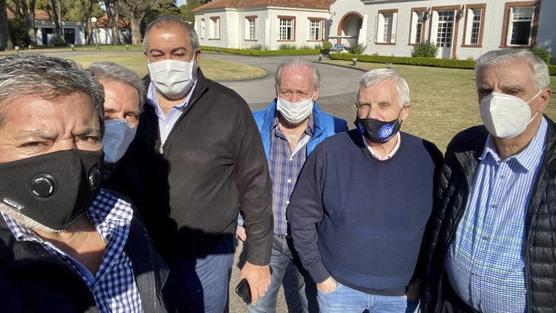 Integrantes de la CGT durante una visita a la quinta de Olivos durante la pandemia.