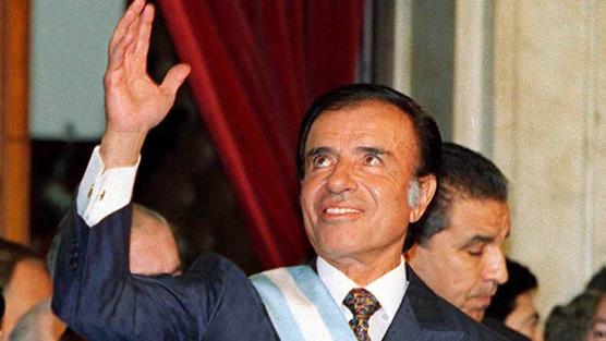 Carlos Menem, al asumir su segundo período presidencial.