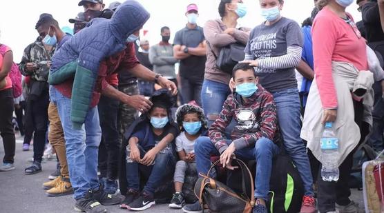 Venezolanos angustiados esperan una solución