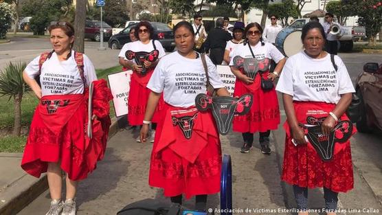 Movilizadas en Lima Asociación de Víctimas de Esterilizaciones Forzadas, pidiendo justicia