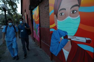 Murales de agradecimiento al personal de Salud en Chile