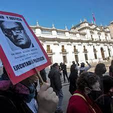 Afiche con Salvador Allende en la recordación del golpe
