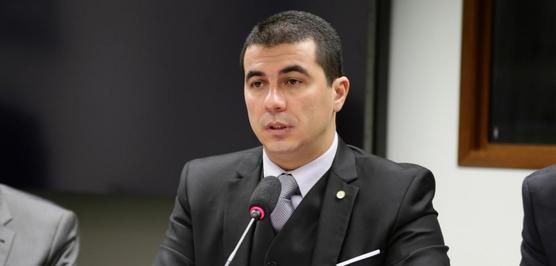 El congresista Luis Miranda con temor a represalias de Bolsonaro