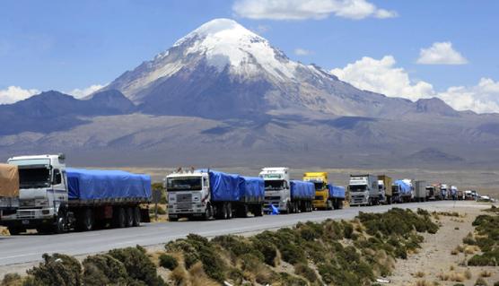 Por día, 300 vehículos cruzan la frontera de Tambo Quemado con 7.500 toneladas de carga.