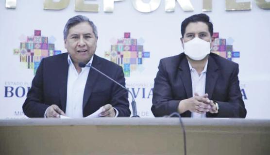 El canciller Rogelio Mayta y el ministro de Salud, Jeyson Auza, informaron ayer